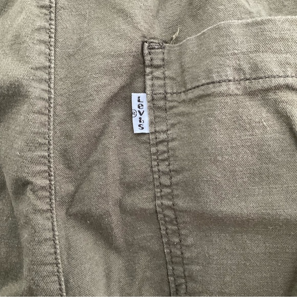 Levi’s army green cropped pants - Picture 8 of 9